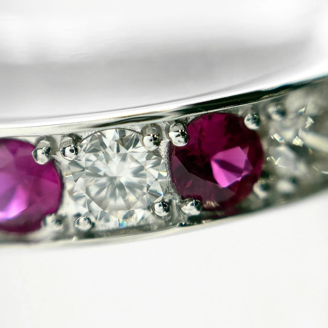 RUBY DESIGN PLATINUM MELEE DIAMOND RING - 2
