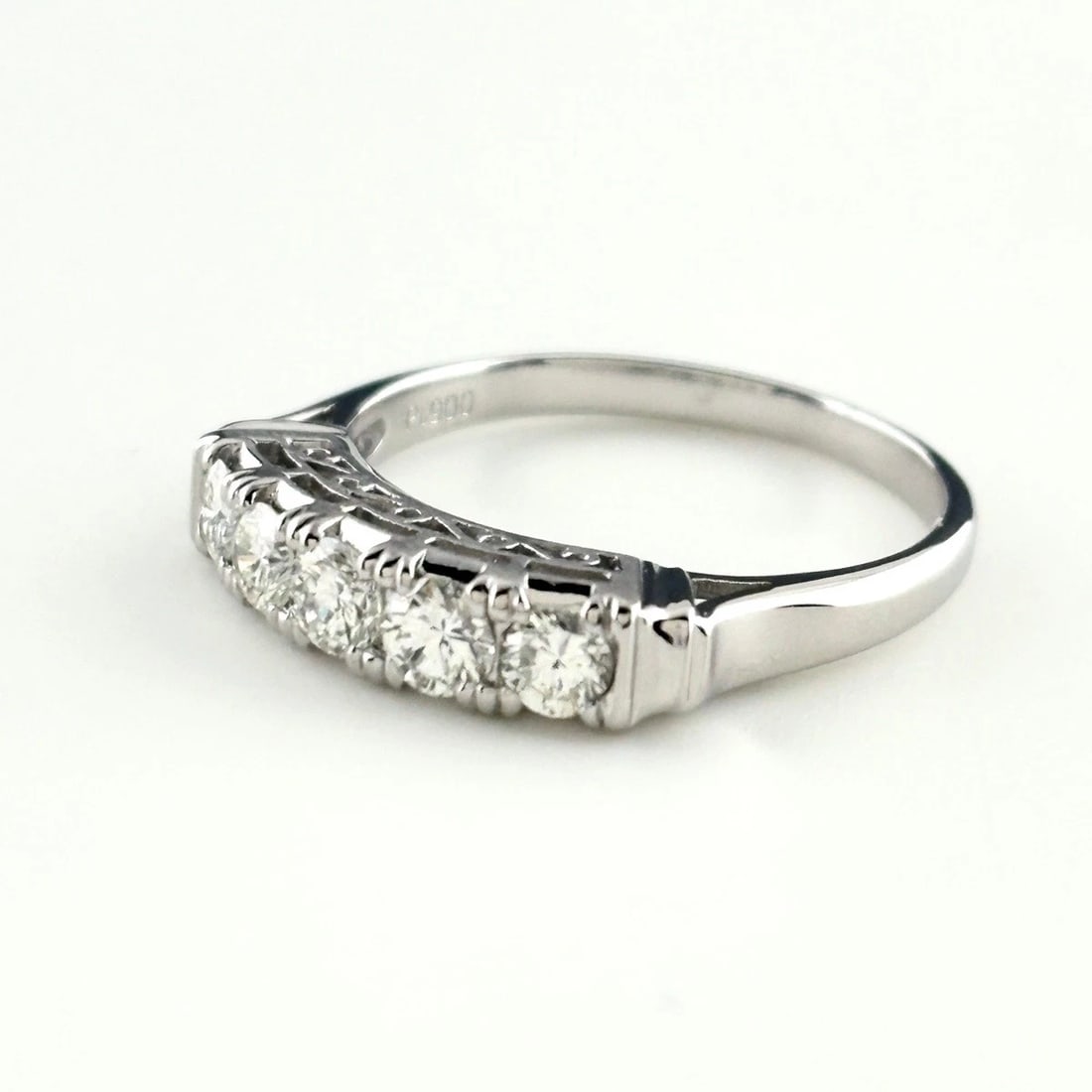 MELEE DIAMOND DESIGN RING: melee diamond design ring Brand: Unbranded Type/Style: Ring Material: Pt900 Main Stone Natural Color: Silver Size: US 6 Accessories: None Accessories Notice: When purchasing pre-owned goods, please