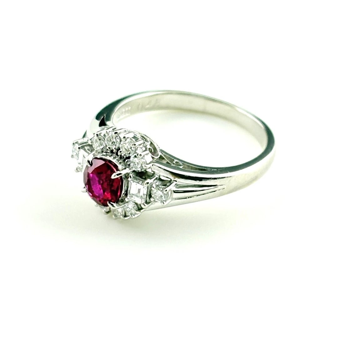 RUBY DESIGN RING PLATINUM: ruby design ring Platinum Brand: Unbranded Type/Style: Ring Material: Pt900 Main Stone Ruby Color: Silver Size: US 4.5 to 5 Accessories: None Accessories Notice: When purchasing pre-owned
