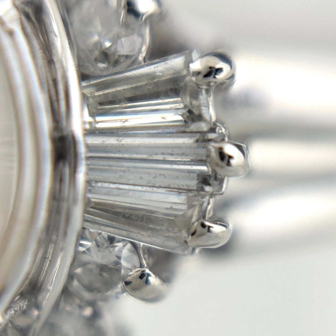 PEARL DESIGN PLATINUM RING - 2