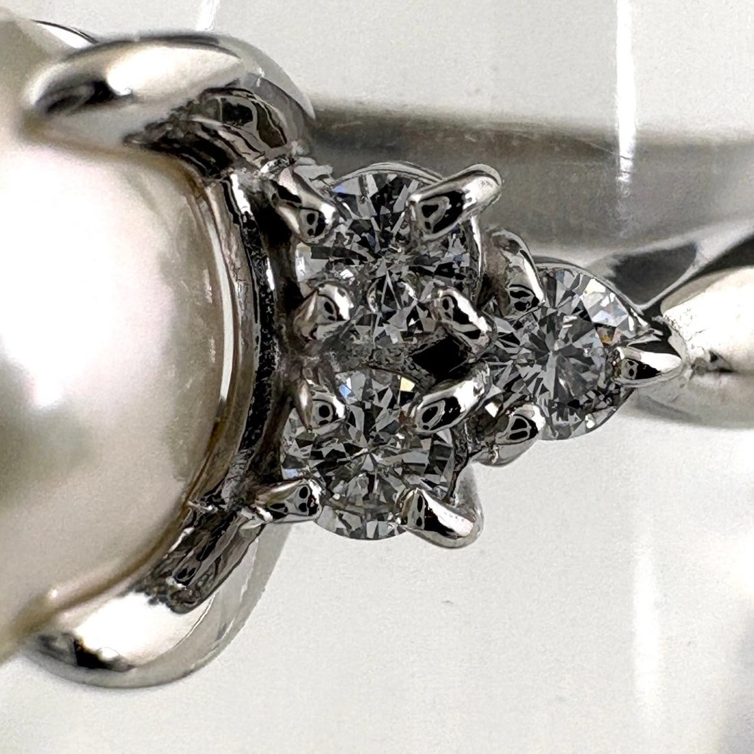 PEARL DESIGN PLATINUM RING - 2