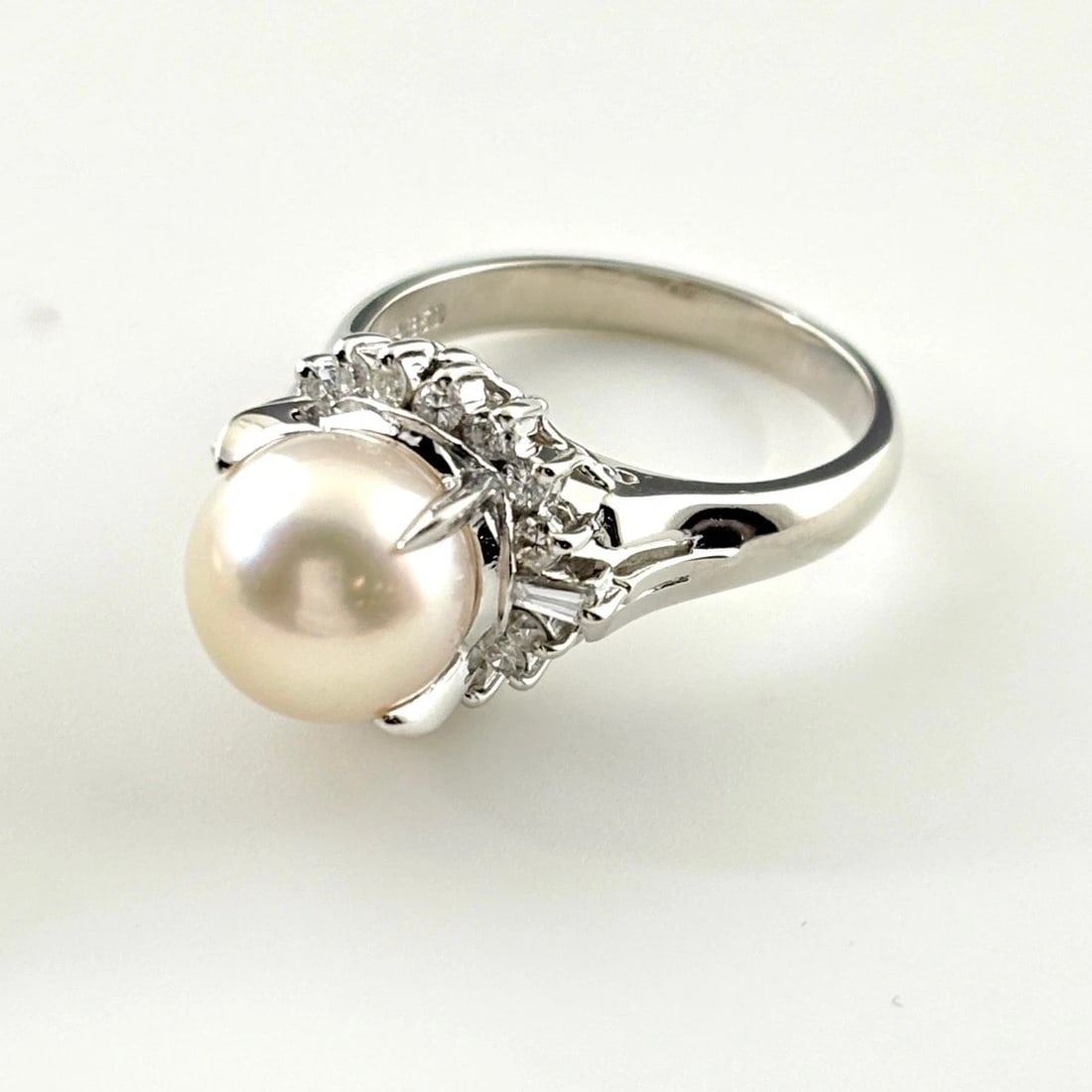 PEARL DESIGN PLATINUM RING - 2
