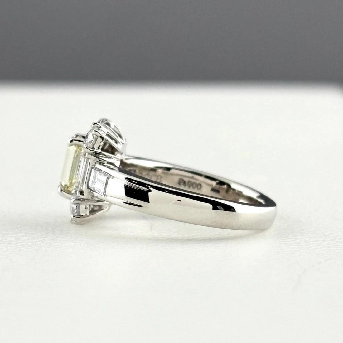 DIAMOND DESIGN RING PLATINUM - 3