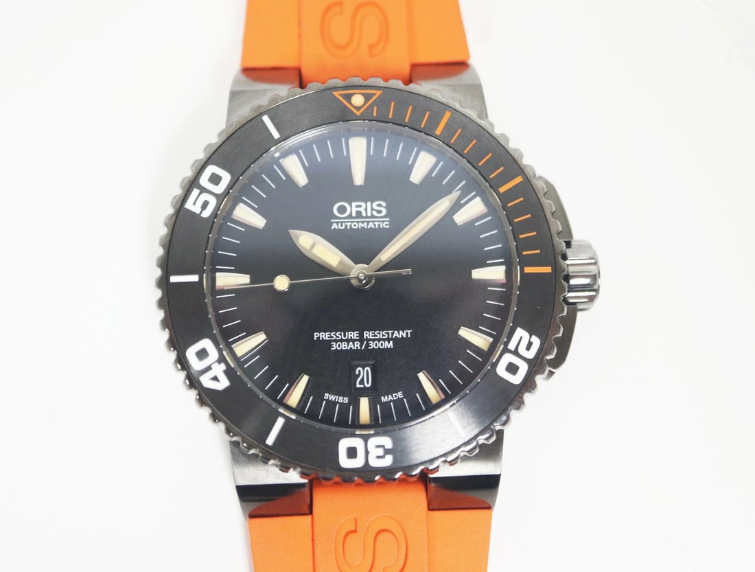 ORIS WATCH AQUIS DATE AUTOMATIC GRAY WATCH: Oris Watch Aquis Date Automatic Gray Watch Brand: ORIS Type/Style: Wristwatch Material: Stainless Steel (PVD) / Rubber Color: GRAY Size: Case size: 43mm Wrist size: Approx. 22.0 cm Accessories: No