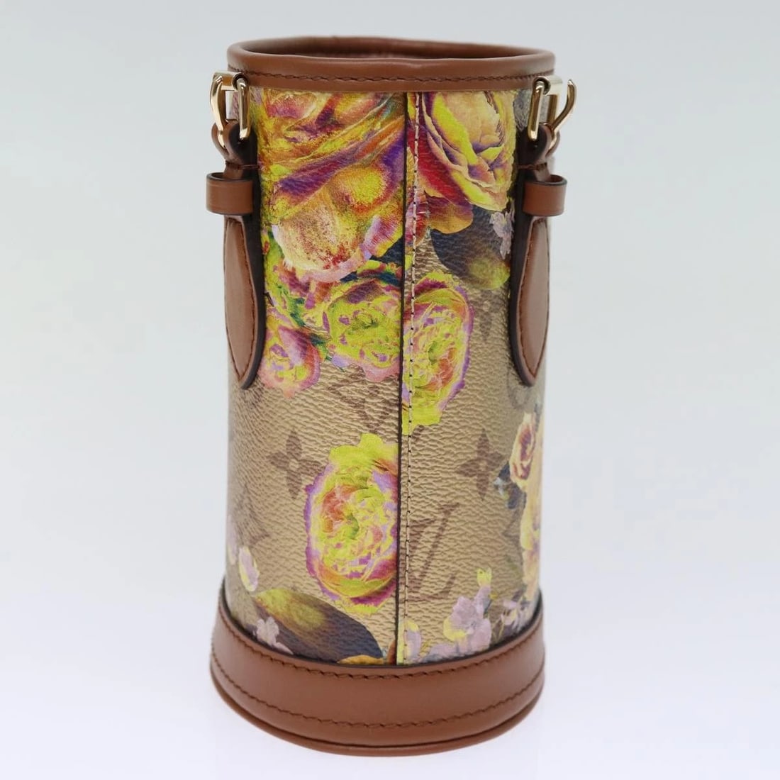 LOUIS VUITTON GARDEN NANO BUCKET SHOULDER BAG BEIGE: LOUIS VUITTON Garden Nano Bucket Shoulder Bag Beige Brand: LOUIS VUITTON Type/Style: Shoulder Bag Material: Monogram Canvas Color: Beige Size: Size(Inch)W5.1 x H6.7 x D3.5inch(Approx) Accessories: