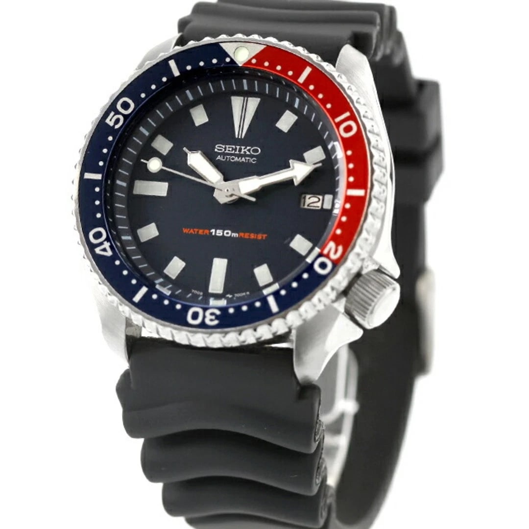 SEIKO DIVER WATCH AUTOMATIC BLACK WATCH: Seiko Diver Watch Automatic Black watch Brand: SEIKO Type/Style: NA Material: Case Material Stainless Steel Band Material Rubber Color: Dial Color Black Size: Case Diameter: 45mm Case Thickness: 13mm