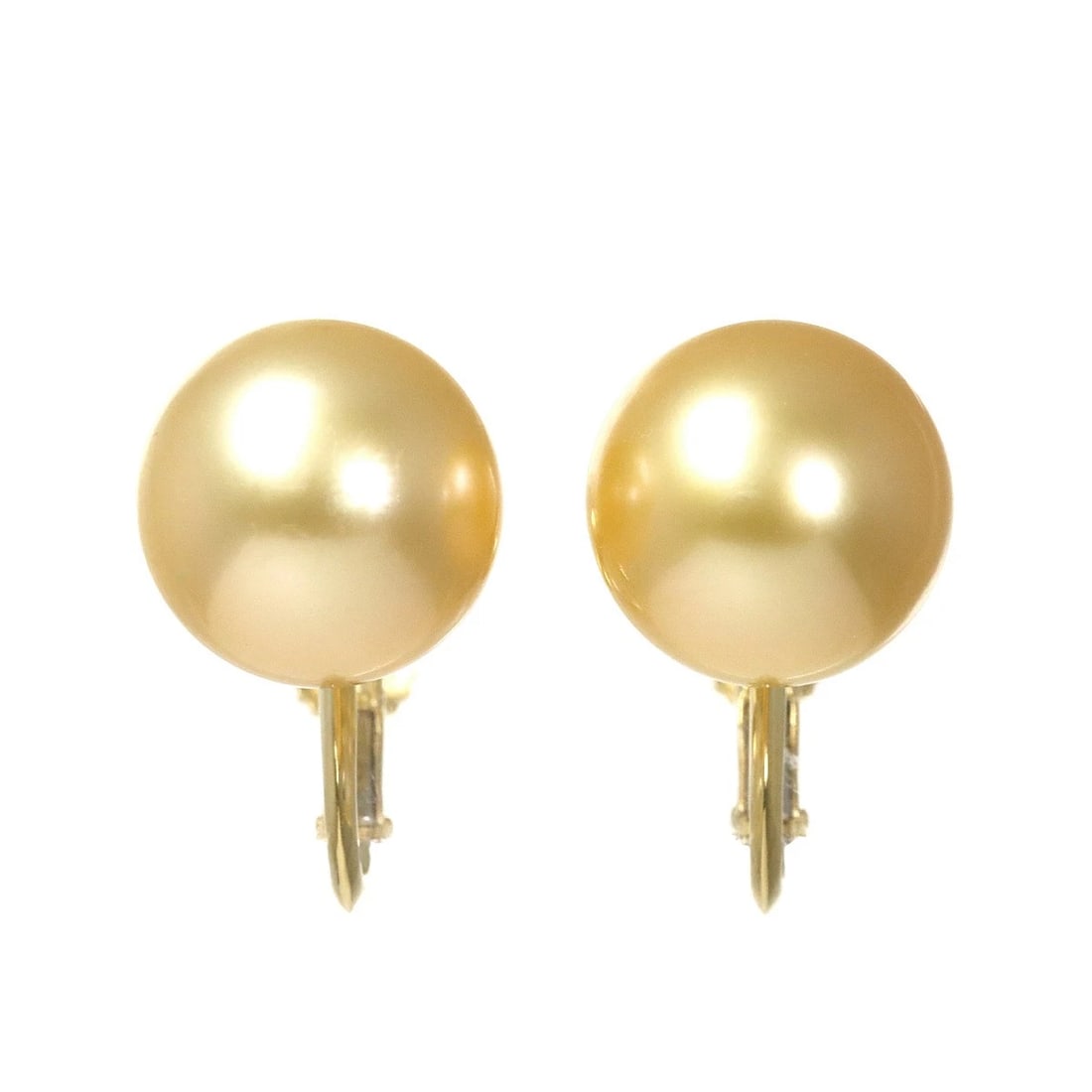 TASAKI SOUTH SEA PEARL EARRINGS 18K YG 750: TASAKI South Sea Pearl Earrings 18K YG 750 Brand: TASAKI Type/Style: Earrings Material: 750 Yellow Gold Main Stone South Sea Pearl Color: Gold Size: W11.5 x H15.2mm Accessories: None Acces