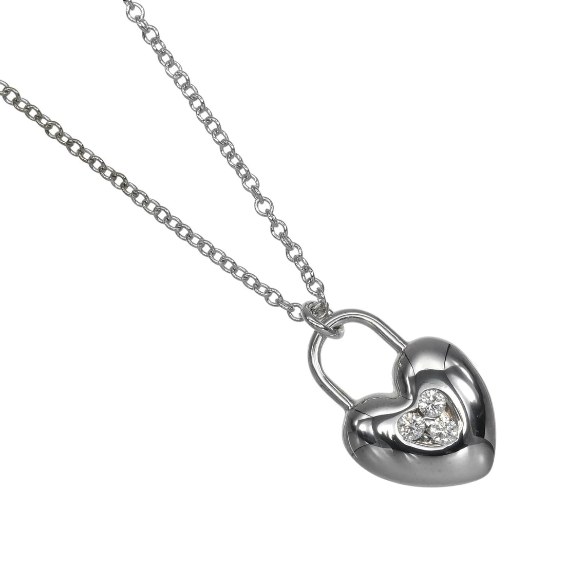 TIFFANY&CO. HEART LOCK NECKLACE K18 WHITE GOLD/DIAMOND: TIFFANY&Co. Heart lock Necklace K18 white gold/diamond Brand: TIFFANY&Co. Type/Style: Necklace Material: K18 white gold Color: Silver Size: Size(CM) Neck around?40cm Top?W8.9mm x H13.5mm Accessori