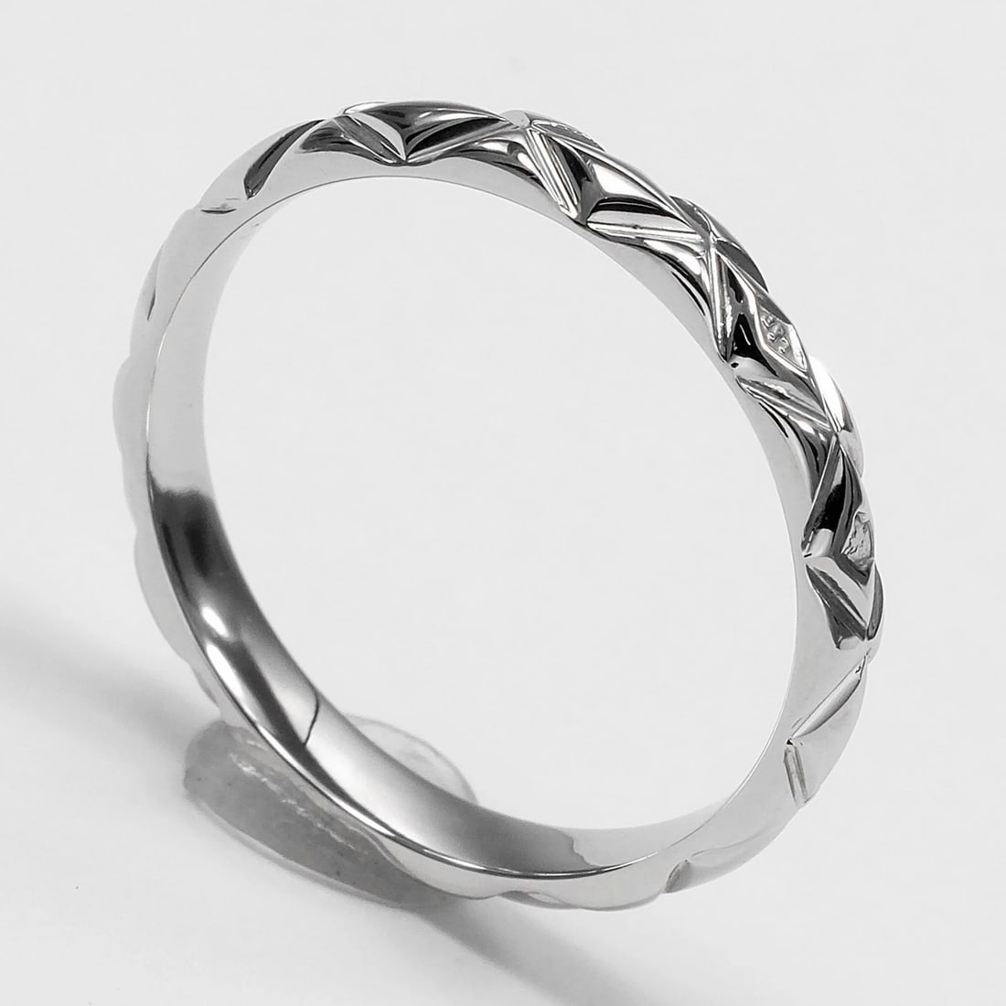 CHANEL MATELASSE SMALL RING PT950PLATINUM: CHANEL Matelasse Small Ring Pt950Platinum Brand: CHANEL Type/Style: Ring Material: Pt950Platinum Color: Silver Size: 3.75 - 4 US Accessories: None Accessories Notice: When purchasing pre-owned goods,