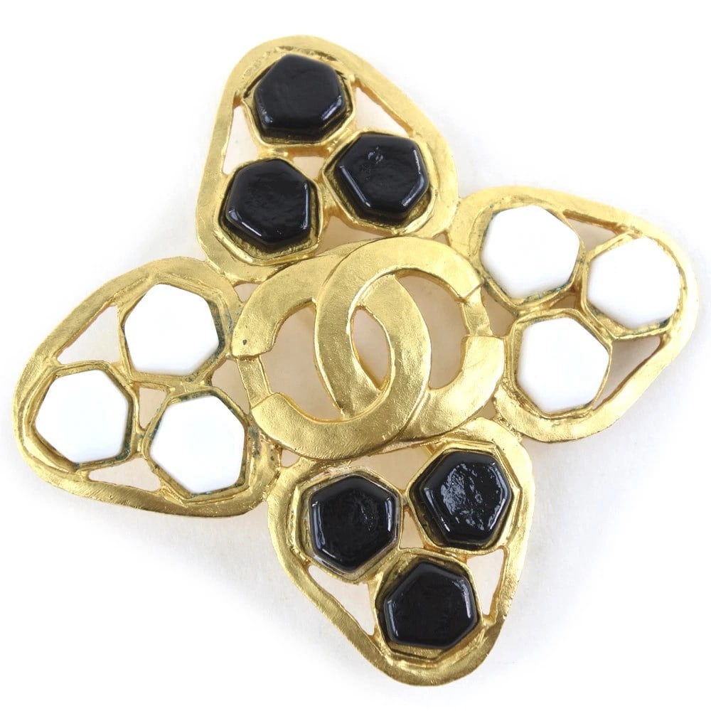 CHANEL COCO MARK BROOCH GOLD PLATED GOLD: CHANEL COCO Mark Brooch gold Plated Gold Brand: CHANEL Type/Style: Brooch Material: Plated Gold Color: gold Size: Size(CM) 60mm x 62mm Accessories: None Accessories Notice: When purchasing