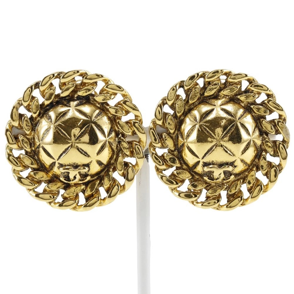 CHANEL COCO MARK EARRING MATELASSE PLATED GOLD: CHANEL COCO Mark Earring Matelasse Plated Gold Brand: CHANEL Type/Style: Earring Material: Plated Gold Color: Gold Size: Size(CM) 32mm x 32mm Accessories: None Accessories Notice: When purchasing