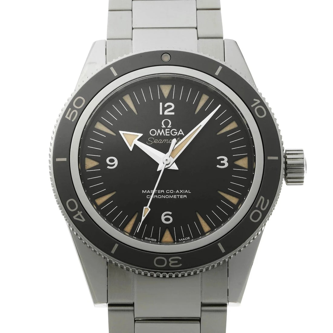 OMEGA SEAMASTER MASTER CO-AXIAL STAINLESS STEEL WATCH: OMEGA Seamaster Master Co-Axial Stainless Steel watch Brand: OMEGA Type/Style: Wristwatch Material: Case Material Stainless Steel Color: Dial Color black Size: Case: Length/41mm Width/41mm Wrist Circu