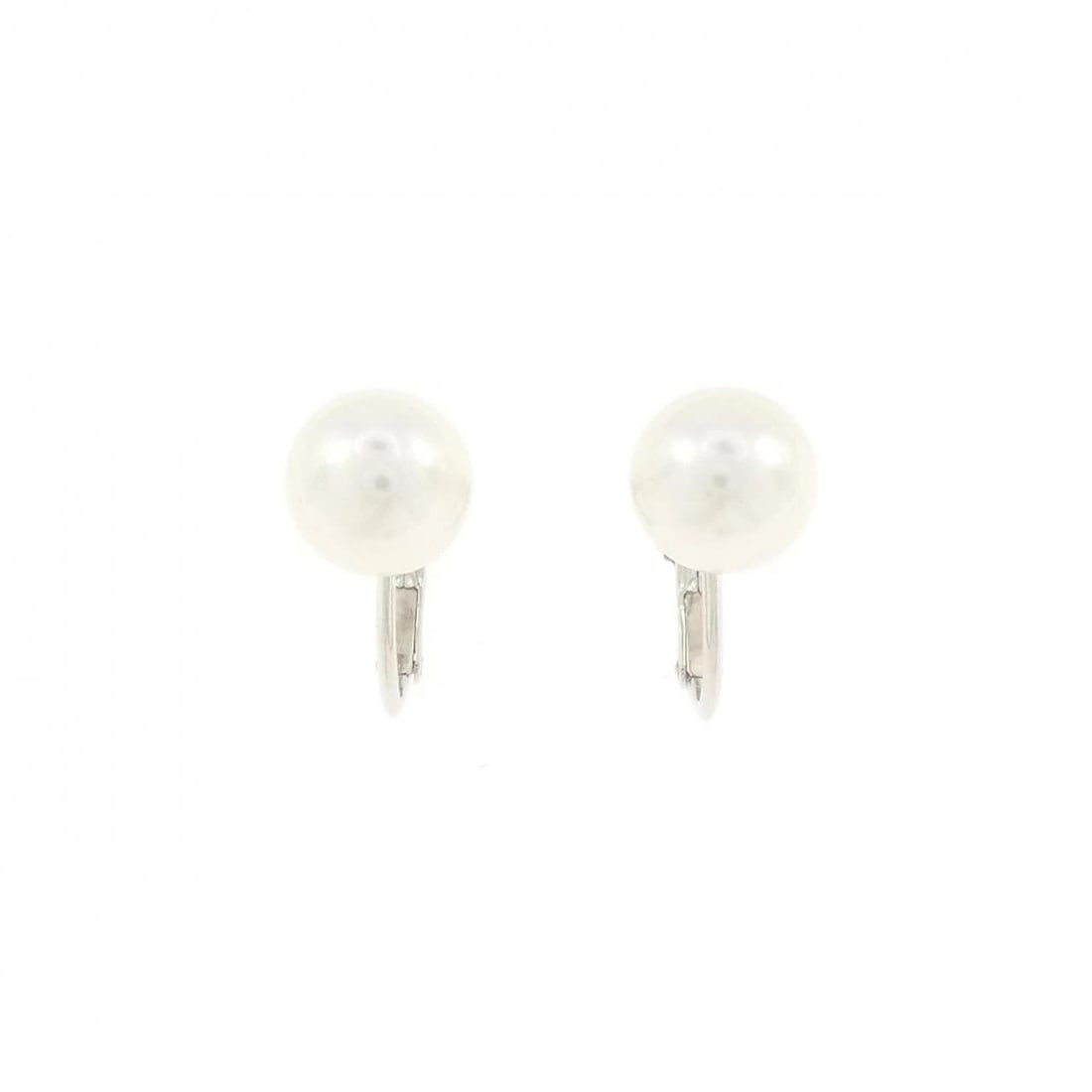 TASAKI AKOYA PEARL EARRINGS: TASAKI Akoya Pearl Earrings Brand: TASAKI Type/Style: Tasaki Pierce/Earring Material: 750 white gold Main Stone Akoya Pearl Color: White Gold Size: Actual Size Diameteraround: 8.4mm Accessories: None