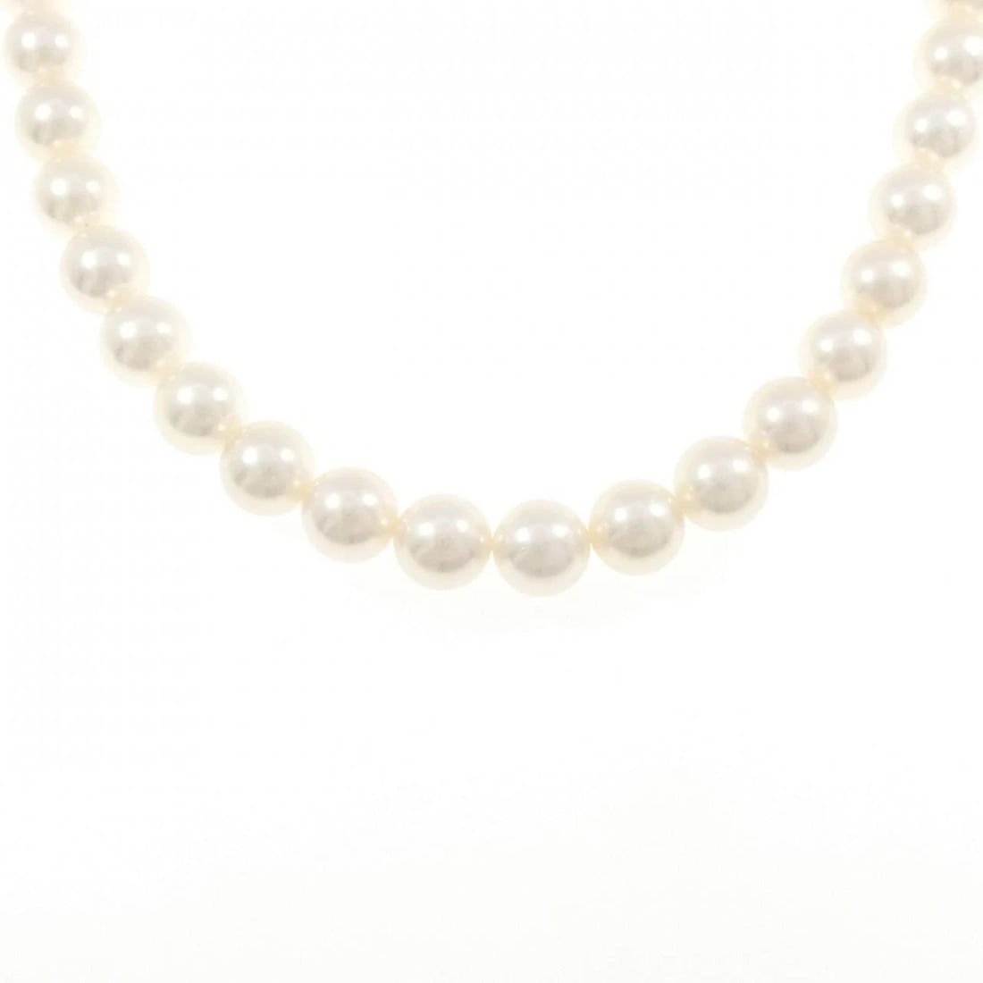 MIKIMOTO AKOYA PEARL NECKLACE: Mikimoto Akoya Pearl Necklace Brand: MIKIMOTO Type/Style: Mikimoto Necklace Material: K18 white gold Main Stone Akoya Pearl Color: white gold Size: length43cmActual Size Chain maximum width approx.: