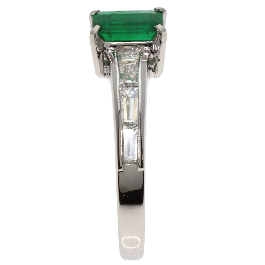 TASAKI EMERALD DIAMOND RING PLATINUM PT900: TASAKI Emerald Diamond Ring Platinum PT900 Brand: TASAKI Type/Style: Ring Material: Platinum PT900 Color: Silver Size: 6(US) Accessories: None Accessories Notice: When purchasing pre-owned