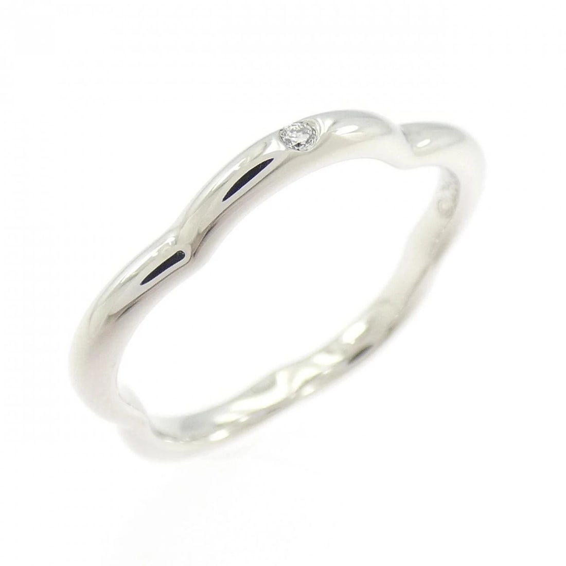 CHANEL CAMELLIA RING: Chanel Camellia Ring Brand: CHANEL Type/Style: Chanel Ring Material: 750 white gold Main Stone NATURAL Color: WHITE GOLD Size: US5(49) Accessories: None Accessories Notice: When purchasing pre-owned