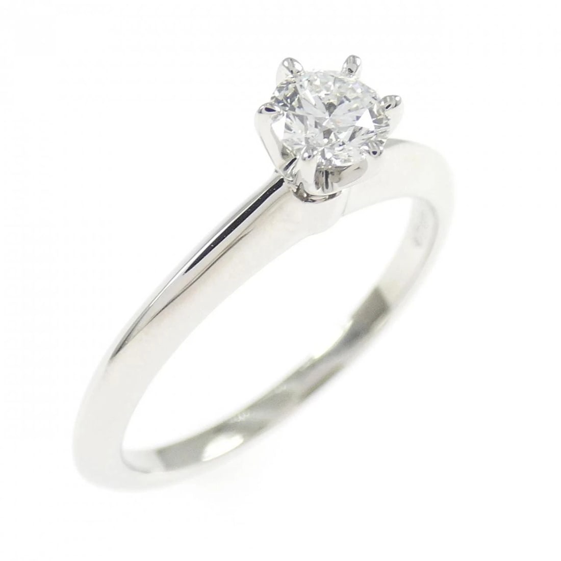 TIFFANY&CO. CLASSIC SOLITAIRE RING: TIFFANY&Co. Classic Solitaire Ring Brand: TIFFANY&Co. Type/Style: TIFFANY & Co. Ring Material: Platinum950 Main Stone NATURAL Color: SILVER Size: US6 Accessories: None Accessories Notice: When
