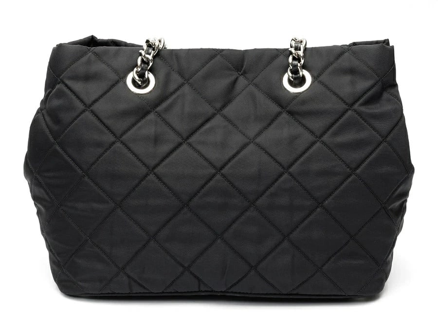 PRADA CHAIN TOTE BAG QUILTED NYLON BLACK: Prada Chain Tote Bag Quilted Nylon Black Brand: Prada Type/Style: Tote Bag Material: Nylon Color: Black Size: W28.5?H22?D16.5cm Accessories: None Accessories Notice: When purchasing pre-owned goods,