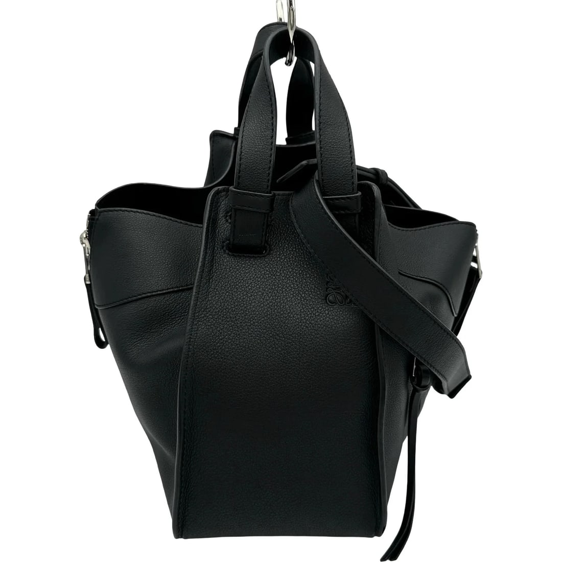 LOEWE HAMMOCK SMALL BLACK: LOEWE Hammock Small Black Brand: LOEWE Type/Style: Handbag Material: Leather Color: Black Size: W: 28cm / H: 24cm / D: 14cm Accessories: None Accessories Notice: When purchasing pre-owned