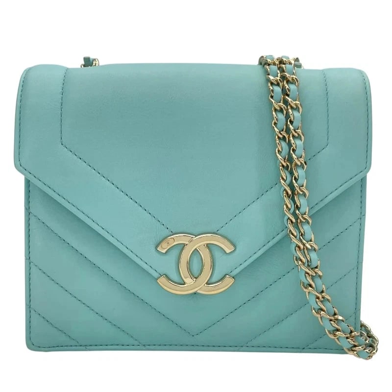 CHANEL V-STITCH SMALL FLAP BAG LIGHT BLUE LAMBSKIN: CHANEL V-Stitch Small Flap Bag Light Blue Lambskin Brand: CHANEL Type/Style: Flap Bag Material: Lamb Color: Light Blue GD Hardware Size: W: 18cm / H: 14cm / D: 7.5cm Accessories: None Accessories