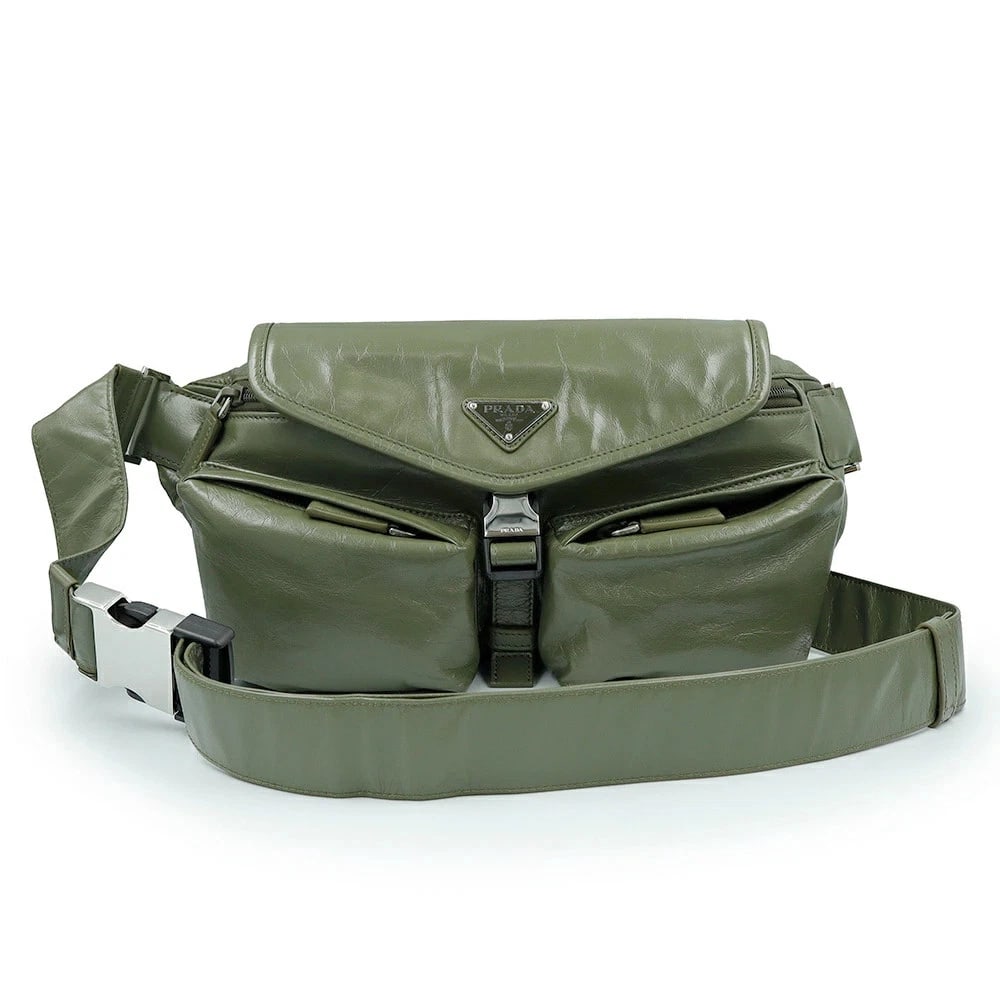 PRADA TRIANGLE PLATE SOFT CALF RODEN KHAKI GREEN: PRADA Triangle Plate Soft Calf Roden Khaki Green Brand: PRADA Type/Style: Shoulder Bag Material: Soft Calf Color: Loden Size: W:33cm x H:19cm x D:2cm Accessories: None Accessories Notice: When