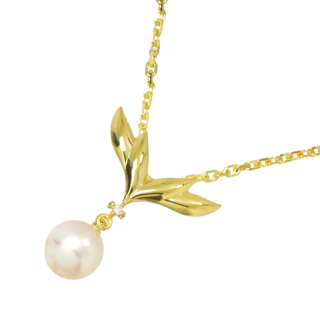 MIKIMOTO AKOYA PEARL DIAMOND NECKLACE 18K YG 750: MIKIMOTO Akoya Pearl Diamond Necklace 18K YG 750 Brand: MIKIMOTO Type/Style: Necklace Material: 750 Yellow Gold Color: Yellow Gold Size: internal circumference of the chain: 15.7inch Top Charm(max):W 