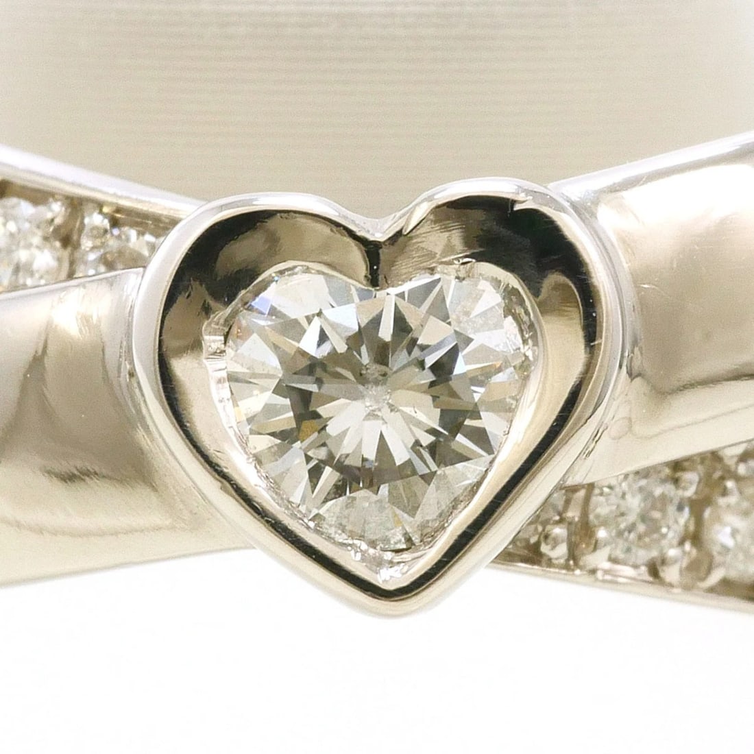 PT900 PLATINUM RING DIAMOND: PT900 Platinum Ring Diamond Brand: Unbranded Type/Style: Band ring Material: Color: Platinum Size: 4.5 US Accessories: None Accessories Notice: When purchasing pre-owned goods, please refer to the