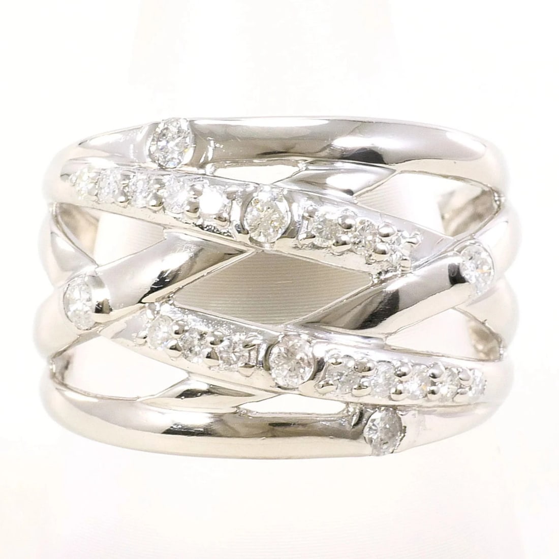 PT900 PLATINUM RING 1 DIAMOND: PT900 Platinum Ring 1 Diamond Brand: Unbranded Type/Style: Band ring Material: Color: Platinum Size: 8 US Accessories: None Accessories Notice: When purchasing pre-owned goods, please refe