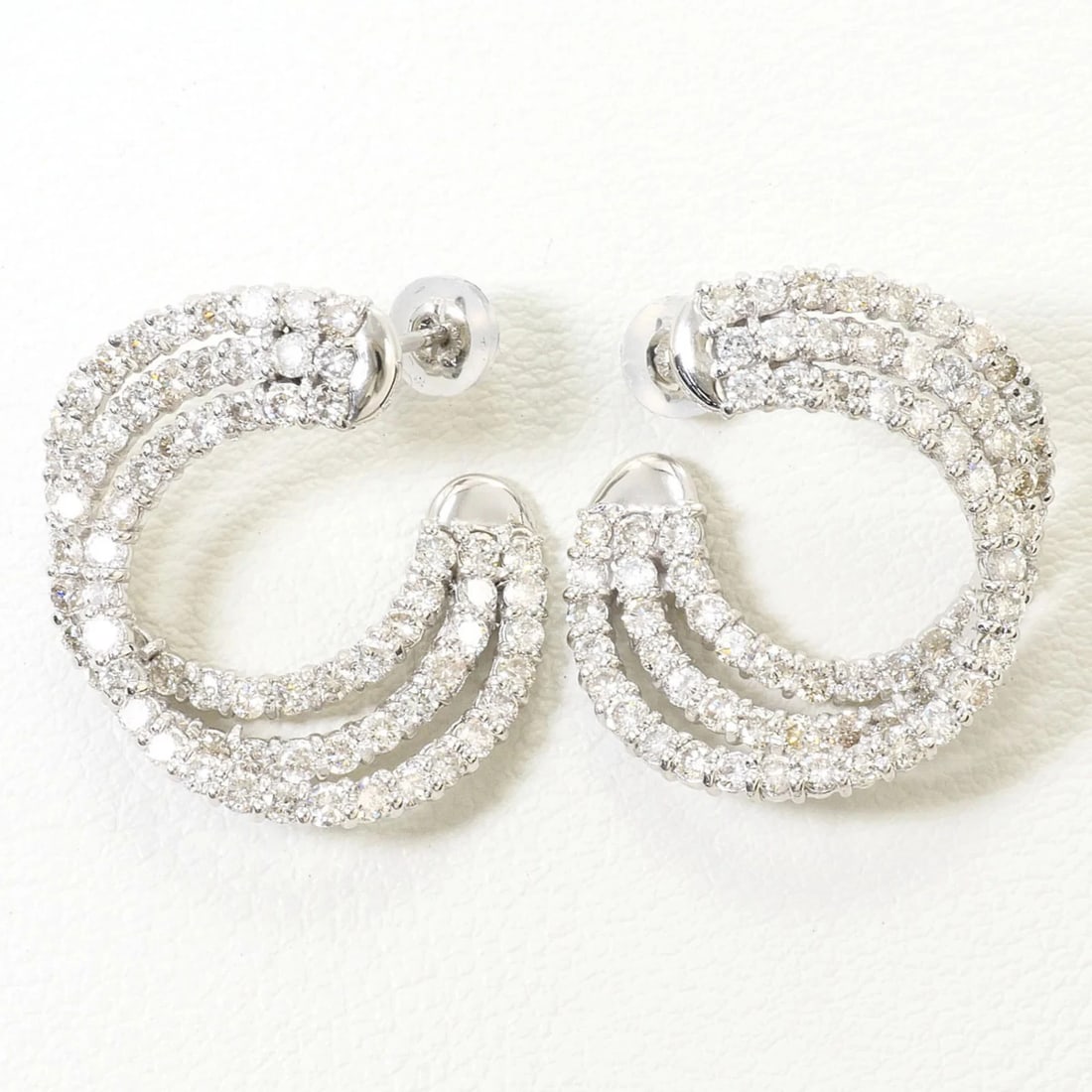 PT900 PLATINUM EARRINGS DIAMONDS (1 of 3)