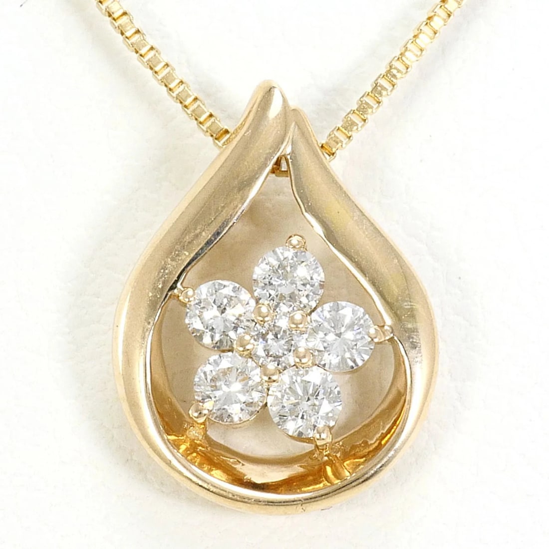 K10 10K YG YELLOW GOLD NECKLACE: K10 10K YG Yellow Gold Necklace Brand: Unbranded Type/Style: Necklace Material: Color: Yellow gold Size: Neck Circumference 39 cm / 15.35'' Pendant Size 12mm x 10mm / 0.47'' x 0.39'' Accessories: