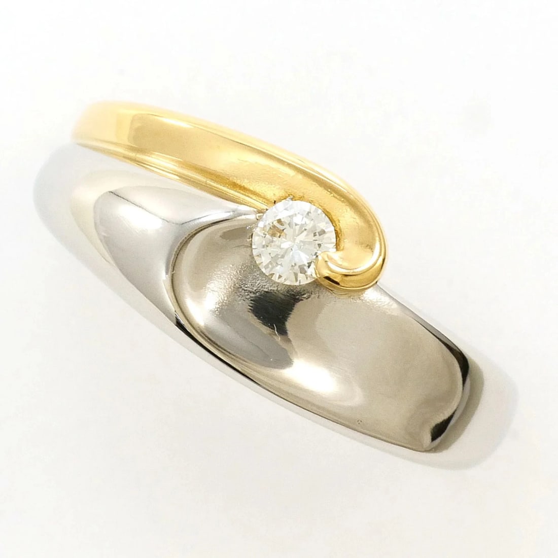 PT900 PLATINUM 18K YG YELLOW GOLD RING DIAMOND: PT900 Platinum 18K YG Yellow Gold Ring Diamond Brand: Unbranded Type/Style: Band ring Material: Color: Platinum, Yellow gold Size: 5 US Accessories: None Accessories Notice: When purchasing pre-owned