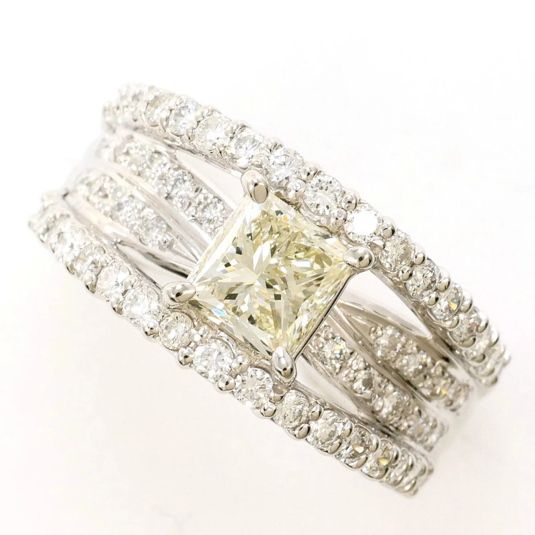 PT900 PLATINUM RING 1 YELLOW DIAMOND: PT900 Platinum Ring, 1 Yellow Diamond Brand: Unbranded Type/Style: Band ring Material: Color: Platinum, Yellow Size: 6 US Accessories: None Accessories Notice: When purchasing pre-owned goods, please