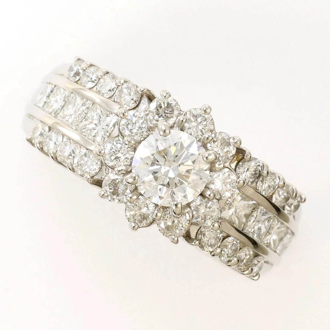 PT900 PLATINUM RING: PT900 Platinum Ring Brand: Unbranded Type/Style: Band ring Material: Color: Platinum Size: 6 US Accessories: None Accessories Notice: When purchasing pre-owned goods, please refer to the p