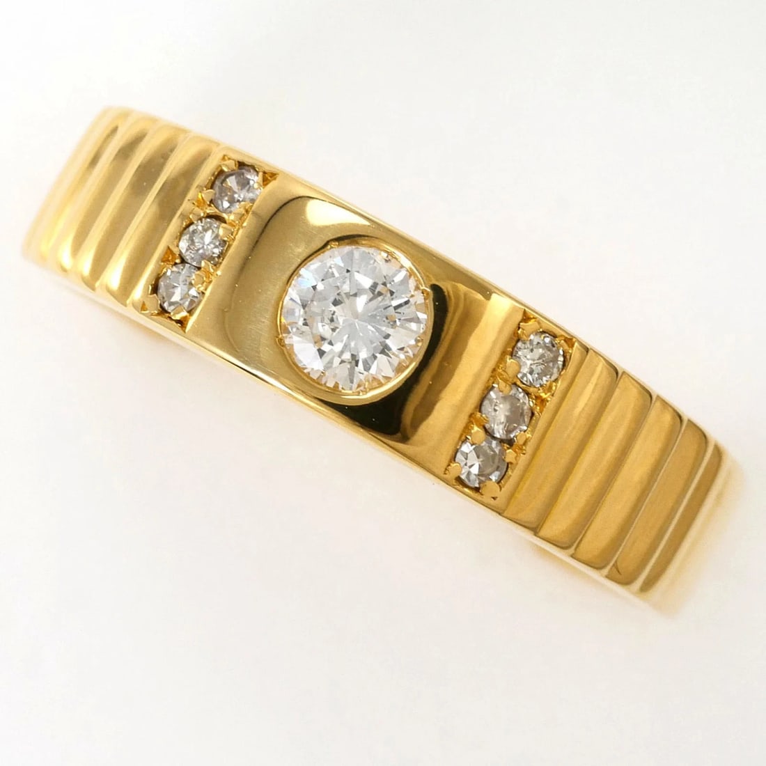 18K YELLOW GOLD RING: 18K Yellow Gold Ring Brand: Unbranded Type/Style: Band ring Material: Color: Yellow gold Size: 5 US Accessories: None Accessories Notice: When purchasing pre-owned goods, please refer to the photos