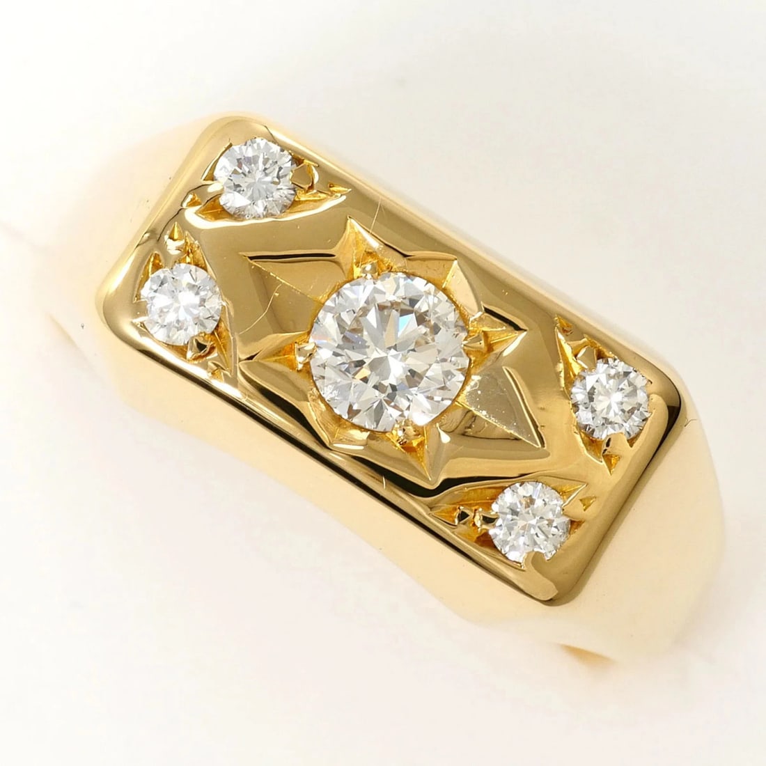 18K YELLOW GOLD RING: 18K Yellow Gold Ring Brand: Unbranded Type/Style: Band ring Material: Color: Yellow gold Size: 10 US Accessories: None Accessories Notice: When purchasing pre-owned goods, please refer to the photos