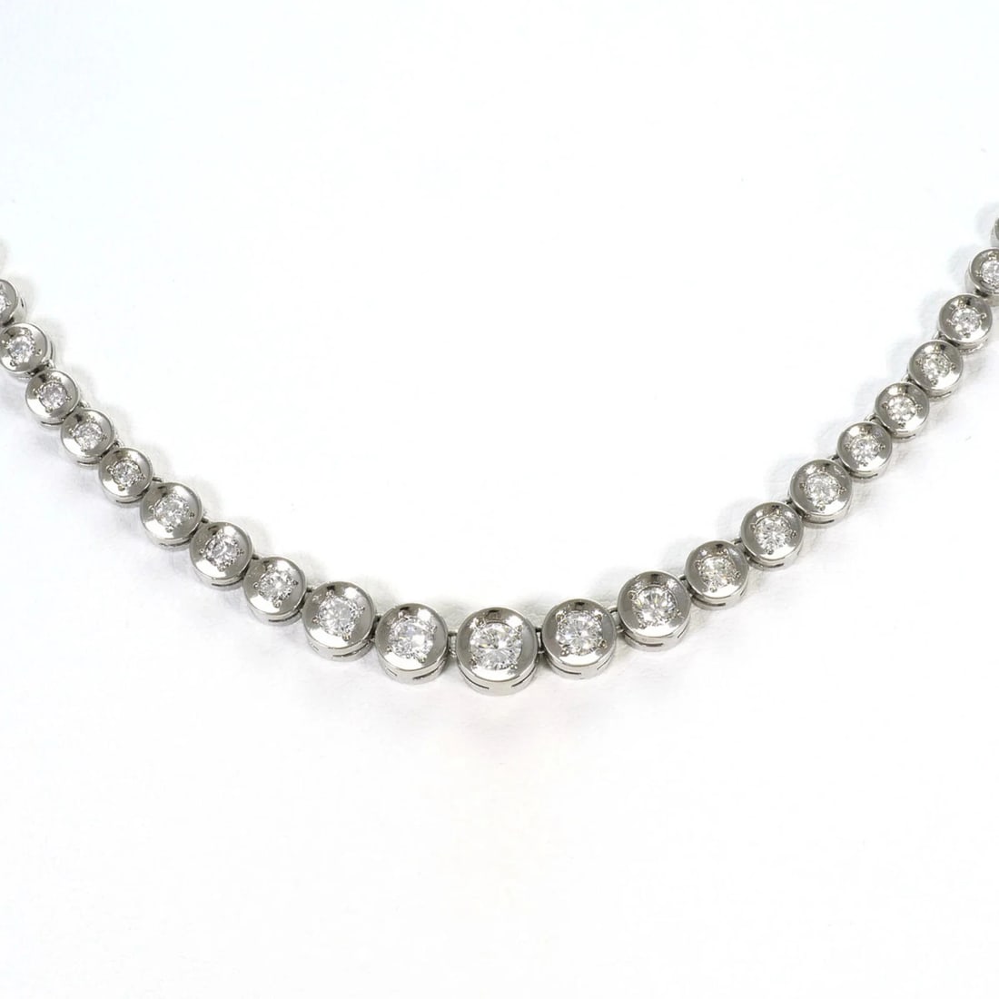 PT850 PLATINUM NECKLACE DIAMONDS: PT850 Platinum Necklace Diamonds Brand: Unbranded Type/Style: Necklace Material: Color: Platinum Size: Neck Circumference 42 cm / 16.53'' Accessories: None Accessories Notice: When purchasing