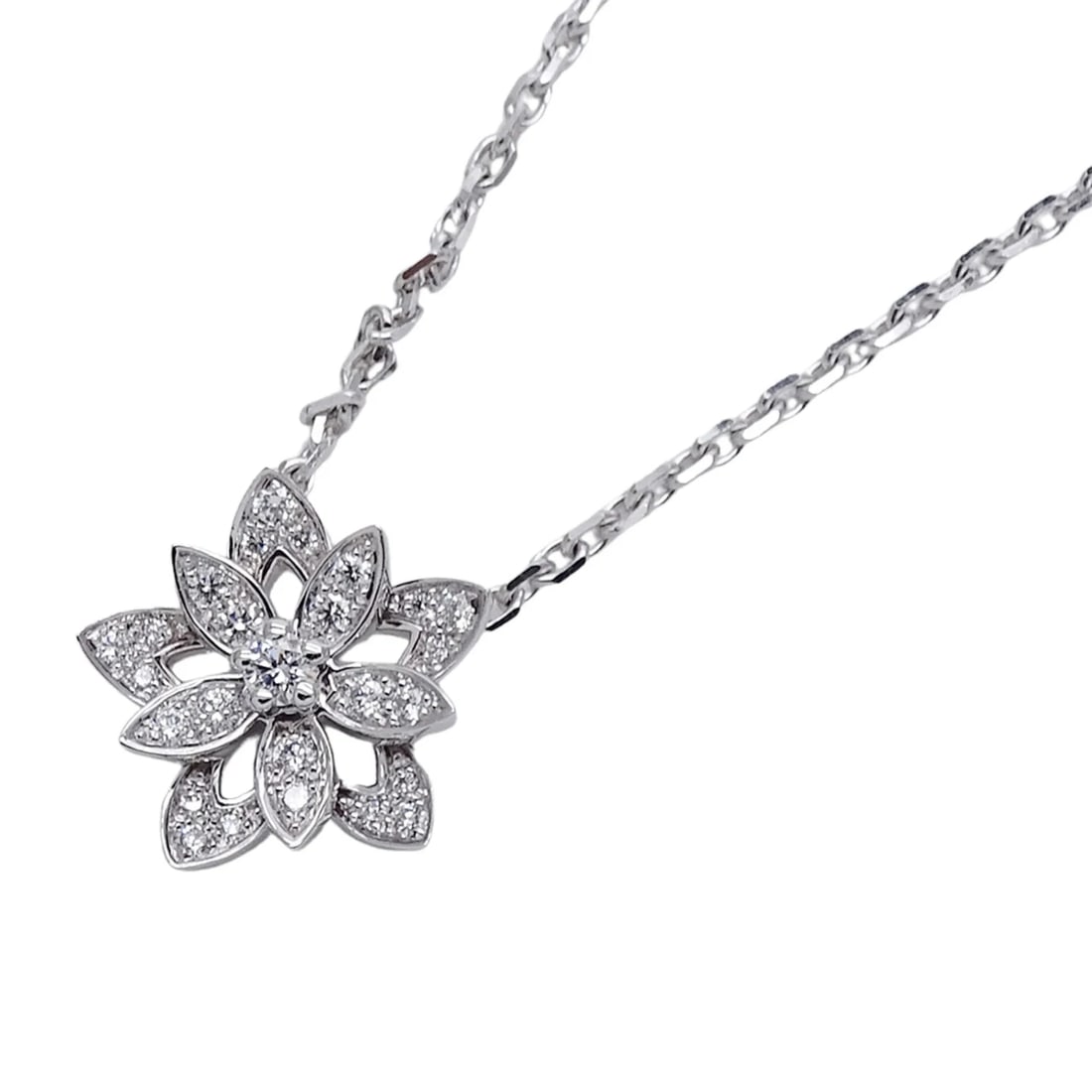 VAN CLEEF & ARPELS WOMEN'S NECKLACE: Van Cleef & Arpels women's necklace Brand: Van Cleef & Arpels Type/Style: Necklace Material: Color: White gold Size: Neck Circumference 42 cm / 16.53'' Pendant Size 11.5mm x 12mm / 0.45'' x 0.47''