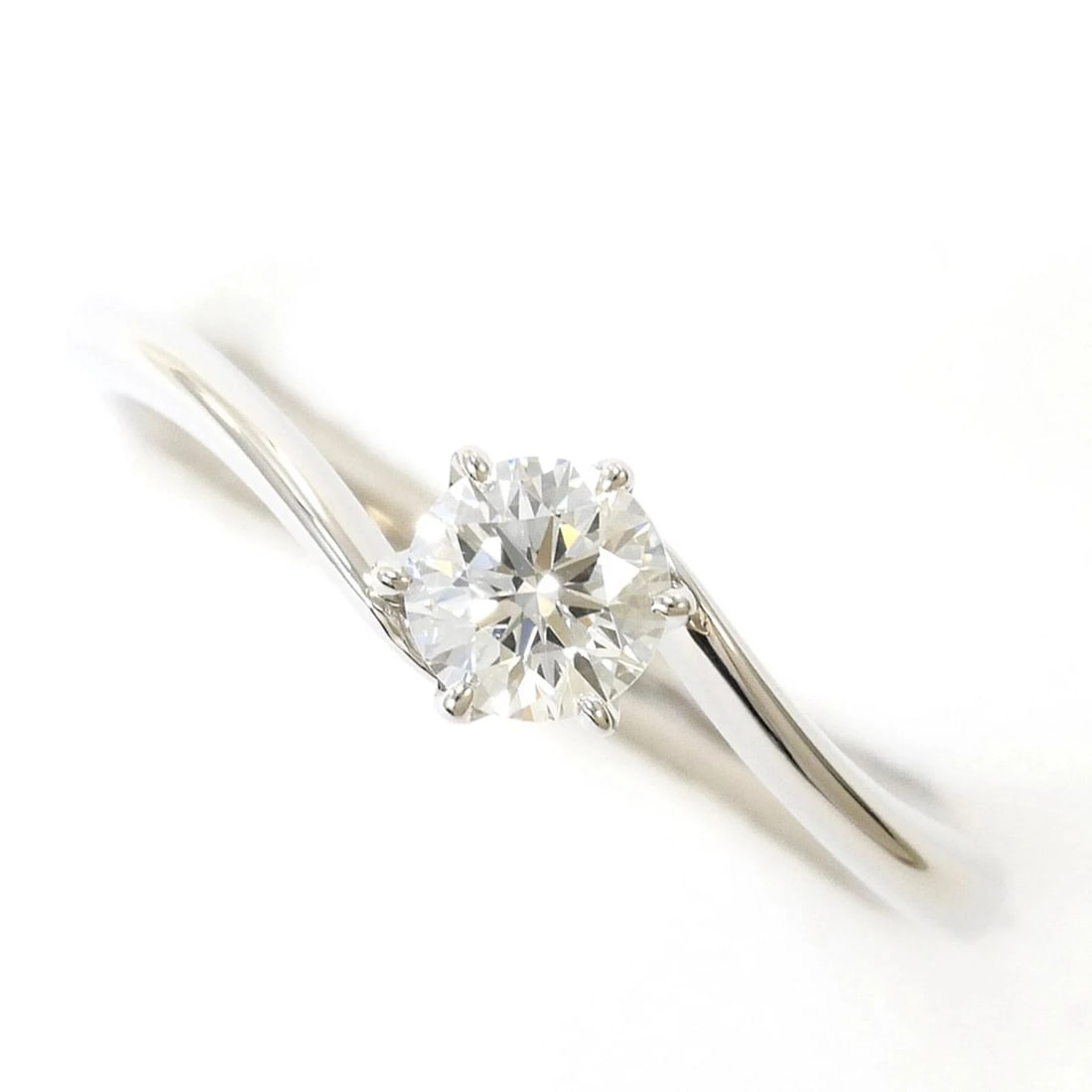 PT900 PLATINUM RING DIAMOND (1 of 4)