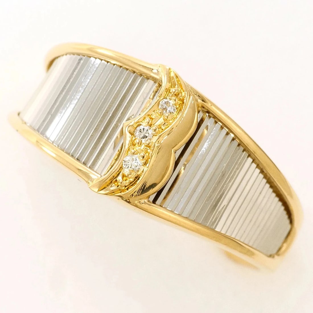 PT900 PLATINUM 18K YELLOW GOLD RING DIAMOND: PT900 Platinum 18K Yellow Gold Ring Diamond Brand: Unbranded Type/Style: Band ring Material: Color: Platinum, Yellow gold Size: 6.5 US Accessories: None Accessories Notice: When purchasing