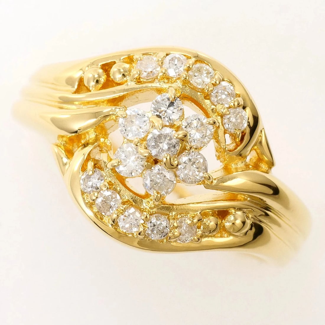 18K YELLOW GOLD RING: 18K Yellow Gold Ring Brand: Unbranded Type/Style: Band ring Material: Color: Yellow gold Size: 5.5 US Accessories: None Accessories Notice: When purchasing pre-owned goods, please refer to