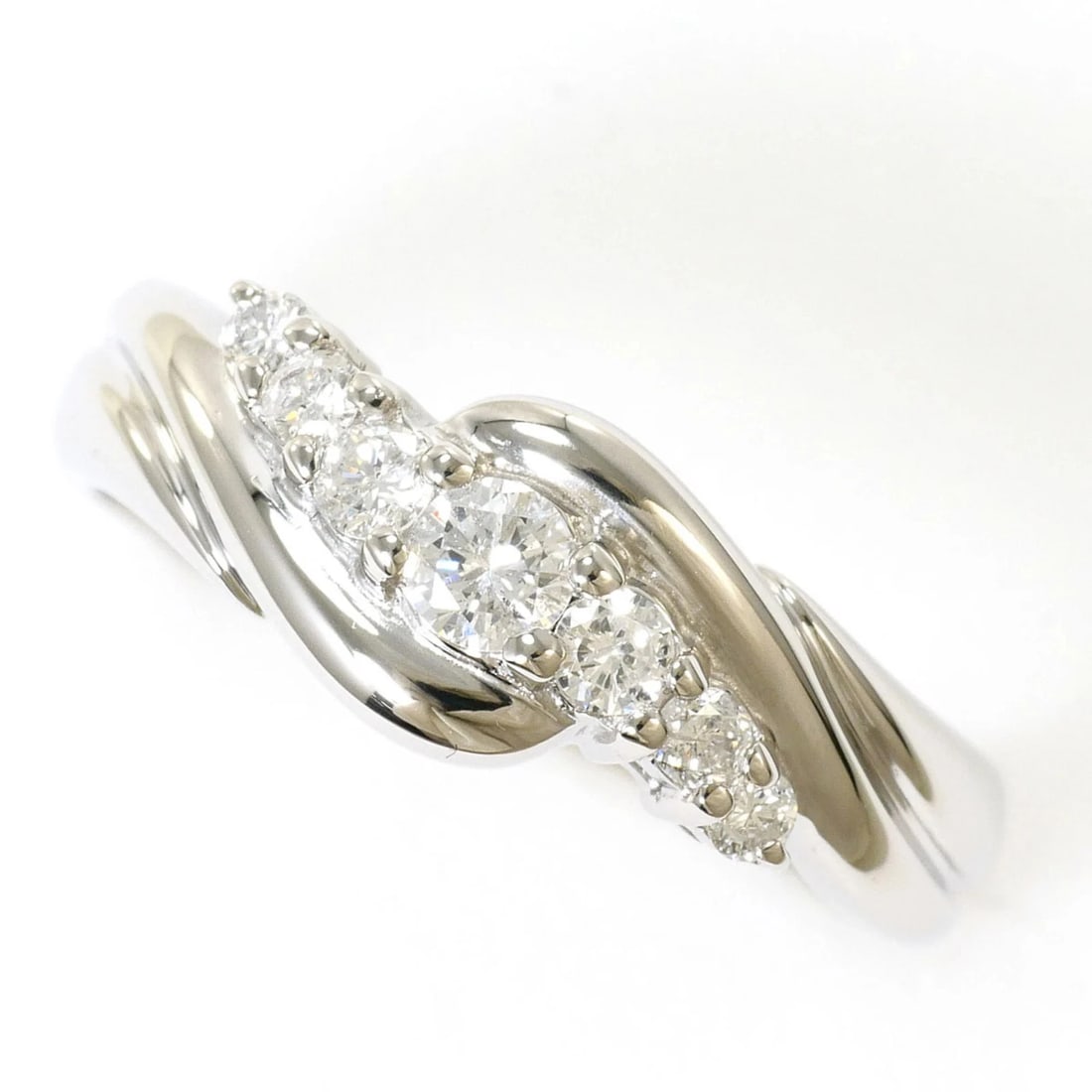 PT900 PLATINUM RING 1 DIAMOND: PT900 Platinum Ring, 1 Diamond Brand: Unbranded Type/Style: Band ring Material: Color: Platinum Size: 6.5 US Accessories: None Accessories Notice: When purchasing pre-owned goods, please r