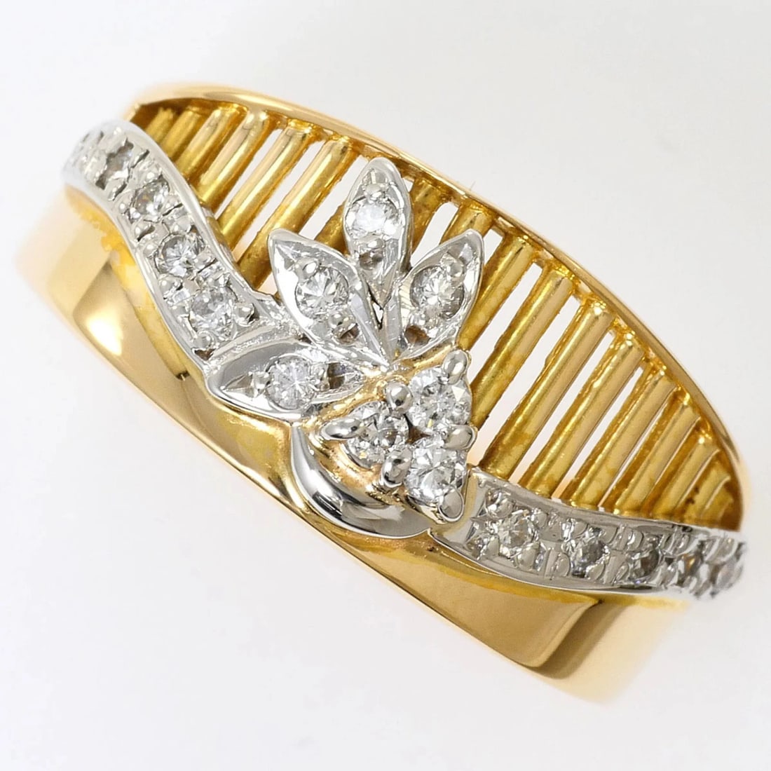 PT900 PLATINUM 18K YELLOW GOLD RING: PT900 Platinum 18K Yellow Gold Ring Brand: Unbranded Type/Style: Band ring Material: Color: Platinum, Yellow gold Size: 6.5 US Accessories: None Accessories Notice: When purchasing pre-owned goods,