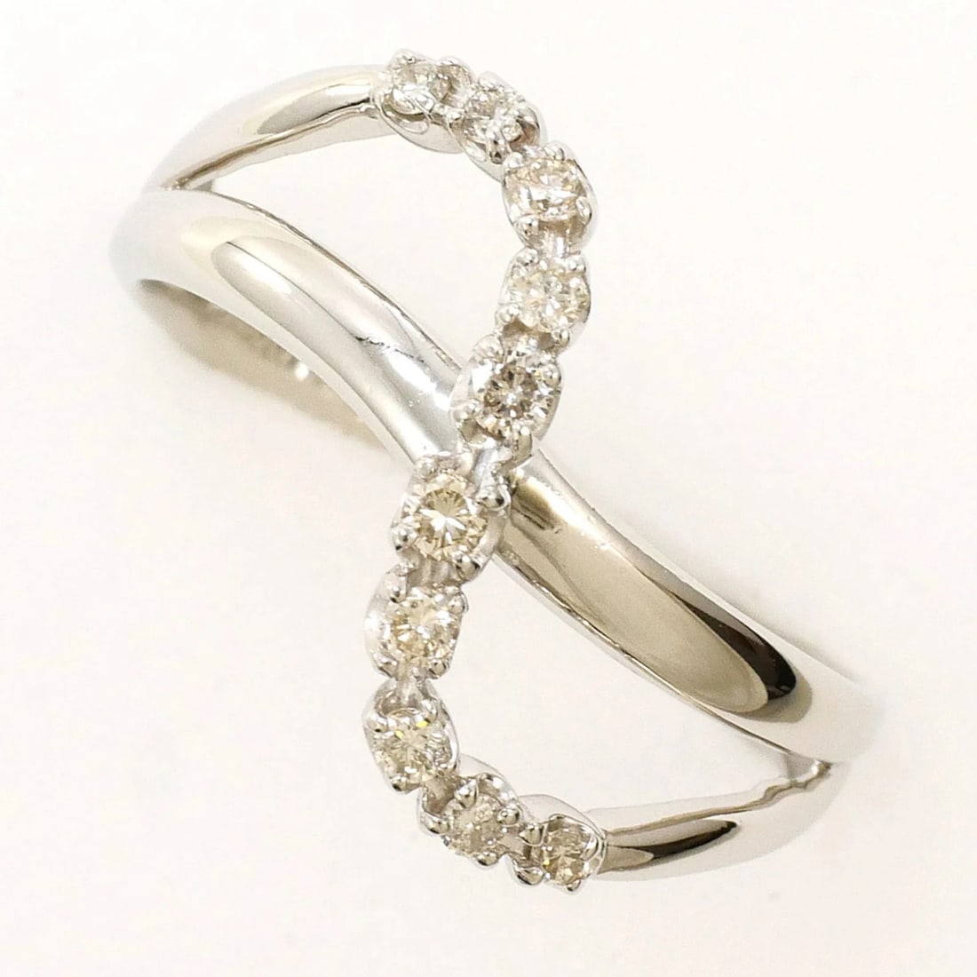 Platinum 900 Ring with Diamond: Platinum 900 Ring with Diamond Brand: Unbranded Type/Style: Band ring Material: Platinum 900, Main Stone natural Color: pt Size: US6 Accessories: None Accessories Notice: When purchasing p