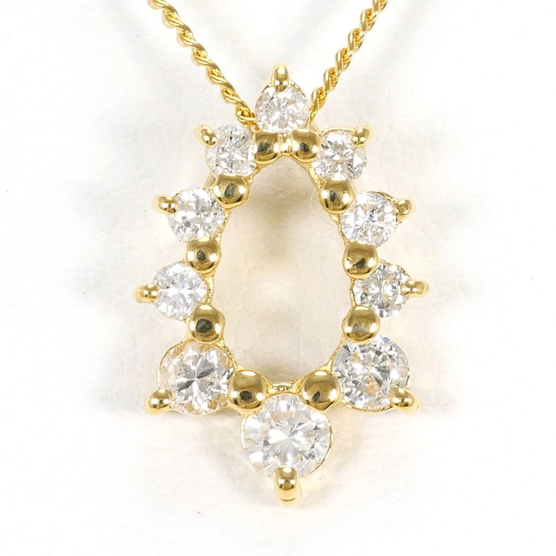 18K Yellow Gold Necklace with Diamond: 18K Yellow Gold Necklace with Diamond Brand: Unbranded Type/Style: Necklace Material: Yellow gold (18K), Main Stone natural Color: yellow gold Size: Neck Circumference 42 cm / 16. '' Pendant Size 13mm