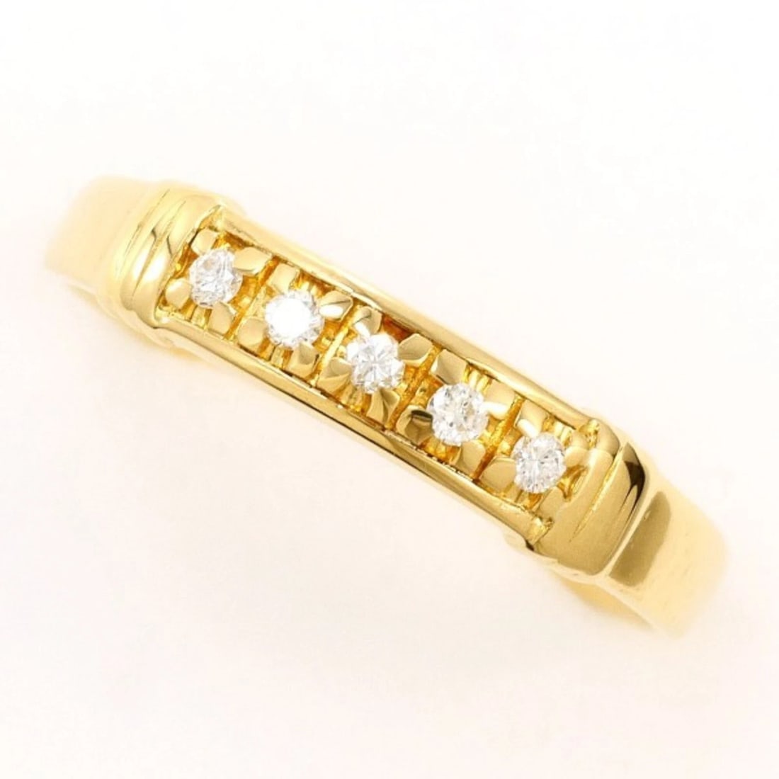 18K Yellow Gold Ring with Diamond: 18K Yellow Gold Ring with Diamond Brand: Unbranded Type/Style: Band ring Material: Yellow gold (18K), Main Stone natural Color: Yellow gold Size: US5.5 Accessories: None Accessories Notice