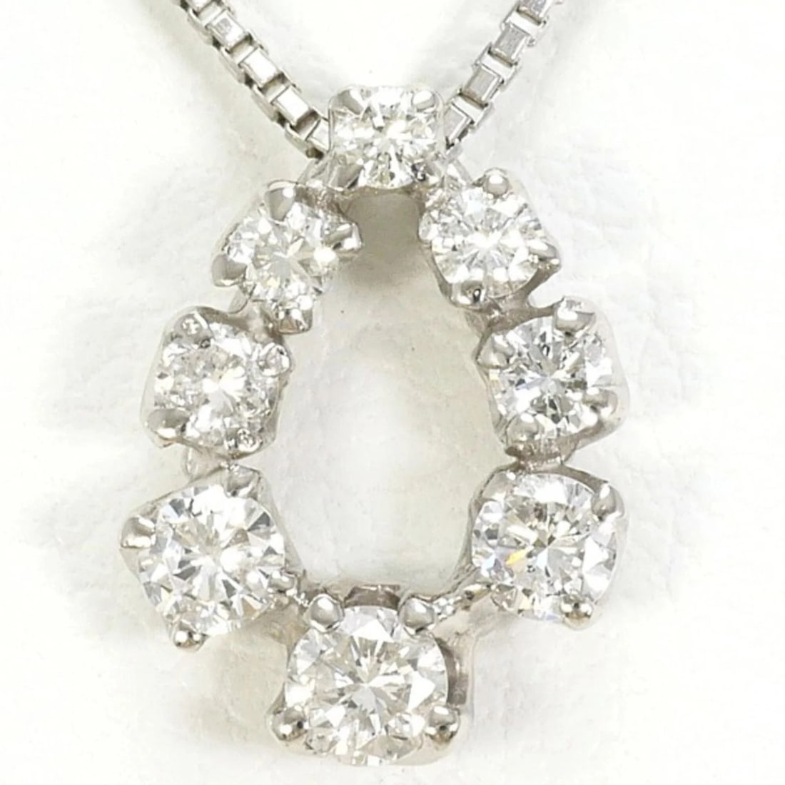 Platinum 900/850 Necklace with Diamond: Platinum 900/850 Necklace with Diamond Brand: Unbranded Type/Style: Necklace Material: Platinum 850, Platinum 900, Main Stone natural Color: Pt Size: Neck Circumference 41 cm / 16.14'' Pendant Size