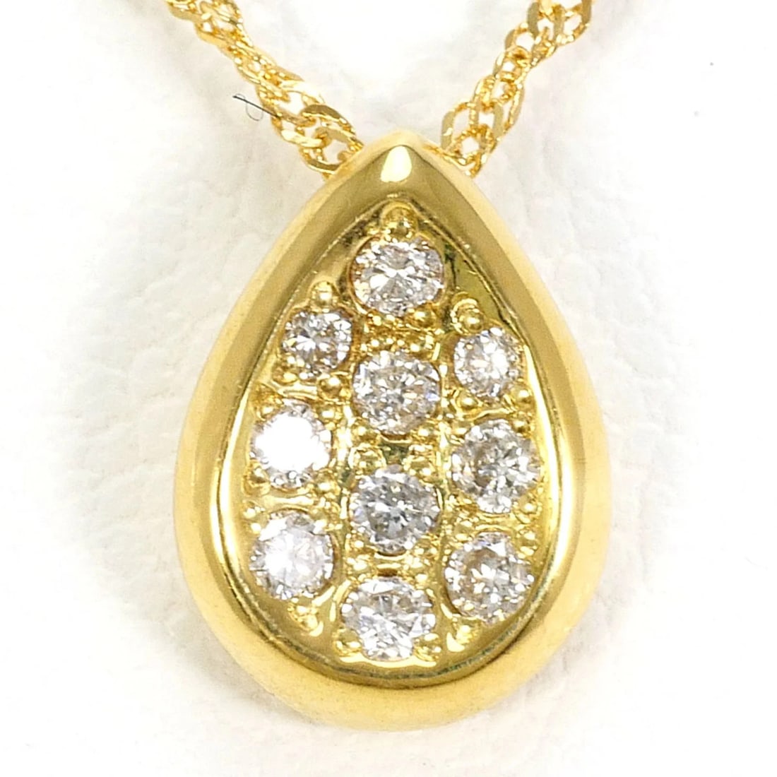 18K Yellow Gold Necklace with Diamond: 18K Yellow Gold Necklace with Diamond Brand: Unbranded Type/Style: Necklace Material: Yellow gold (18K), Main Stone Natural Color: Yellow gold Size: Neck Circumference 40 cm / 15.74'' Pendant Size 9mm