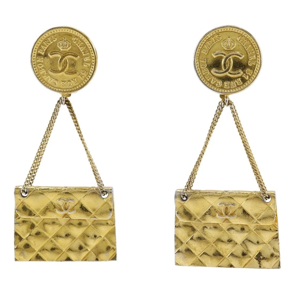 CHANEL Matelasse bag motif Earring COCO Mark: CHANEL Matelasse bag motif Earring COCO Mark Brand: CHANEL Type/Style: Earring Material: Plated Gold, Color: Gold Size: (CM) 77mm x 37mm Accessories: None Accessories Notice: When purchasi