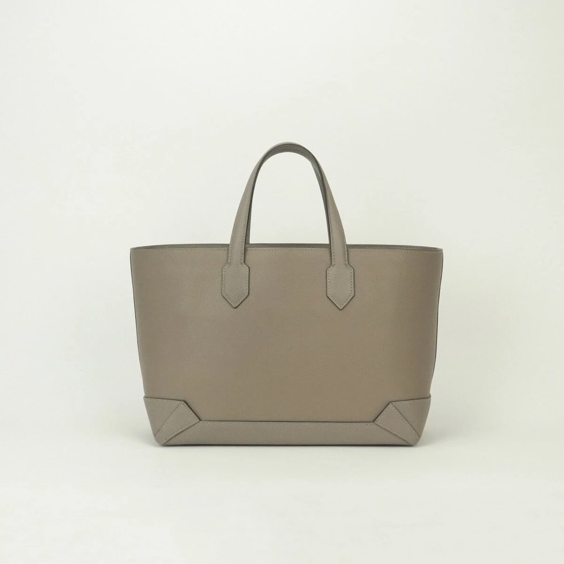HERMES MAXI BOX CABAS 30 TOTE BAG: Hermes Maxi Box Cabas 30 Tote Bag Brand: Hermes Type/Style: Bag Material: Exterior Material Evercolor Leather / Epsom Leather Color: Exterior Color Gris Asphalt Gray Size: Height 8.9inches (22.5cm) Wi