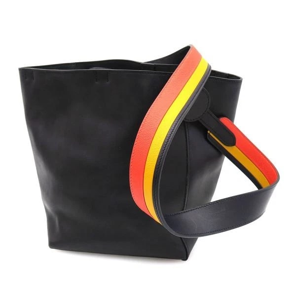 HERMES RICOLE 17 BLACK LEATHER SHOULDER BAG: Hermes Ricole 17 Black Leather Shoulder Bag Brand: Hermes Type/Style: Shoulder Bag Material: Exterior Material Leather Color: Exterior Color Black Size: W: 17 x H: 22 x D: 17 Accessories: None